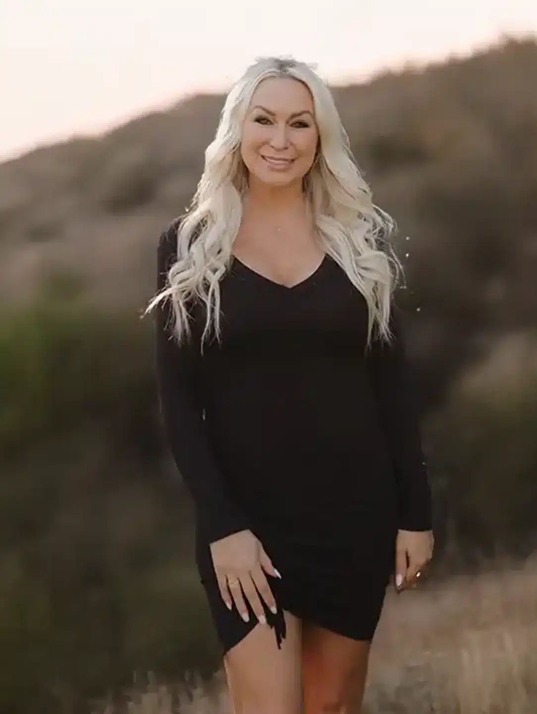 Kristi Arizona high conflict divorce coach outdoor portrait at sunset